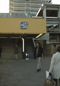 801783 Afbeelding van de nieuwe ingang van het Centraal Station (N.S.-station Utrecht C.S.) aan het Stationsplein te ...